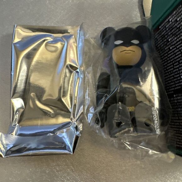 Medicom Bearbrick Series 24 Hero S24 Batman | Mercari Medicom Bearbrick Series 24 Hero S24 Batman 100% Be@rbrick Sealed w/card